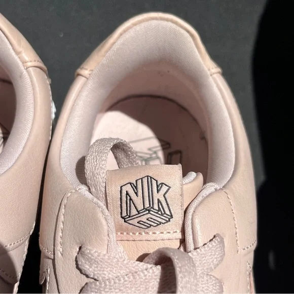 Pink Nike Air Force One - Picture 4 of 6